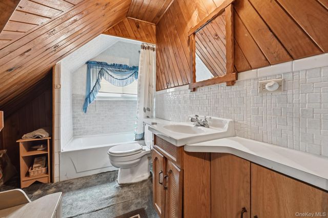 15 Bird Lane, Hicksville, NY 11801