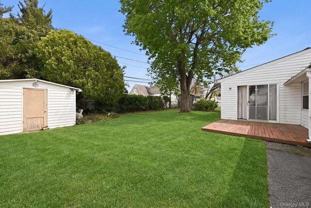 15 Bird Lane, Hicksville, NY 11801