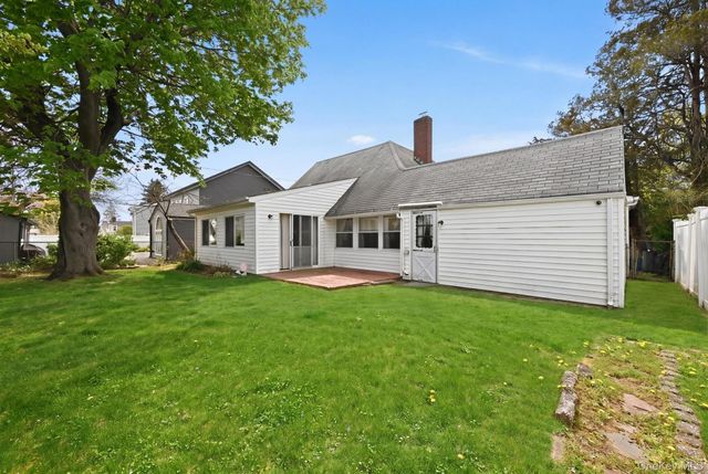 15 Bird Lane, Hicksville, NY 11801