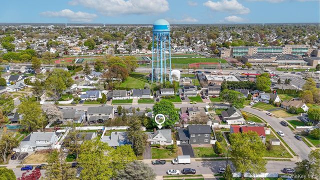 15 Bird Lane, Hicksville, NY 11801