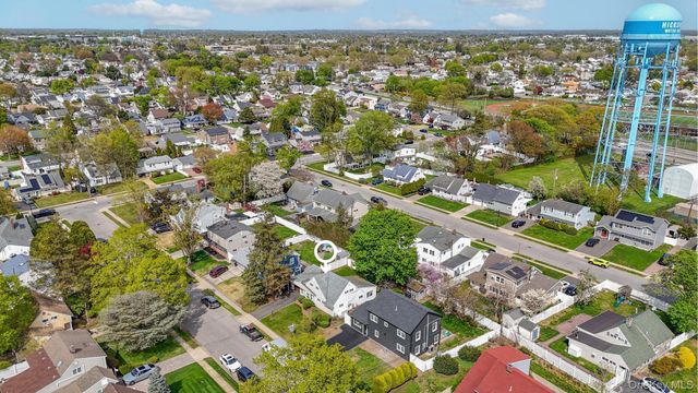 15 Bird Lane, Hicksville, NY 11801
