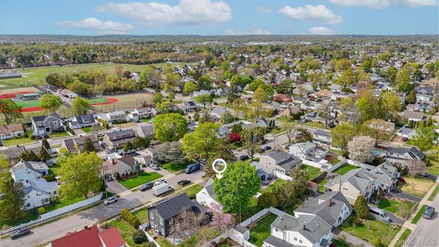 15 Bird Lane, Hicksville, NY 11801