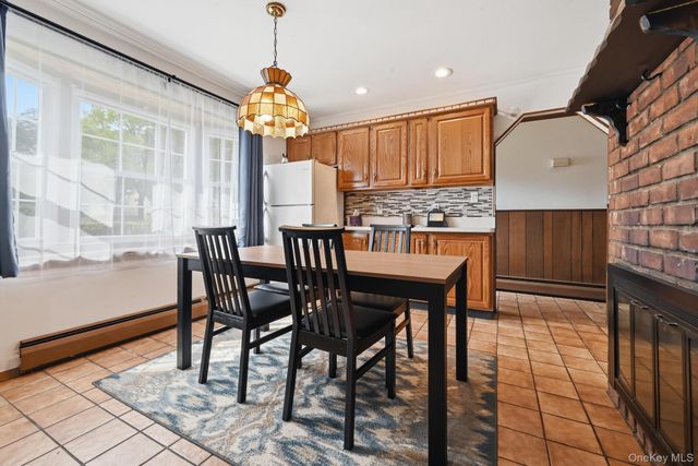 15 Bird Lane, Hicksville, NY 11801