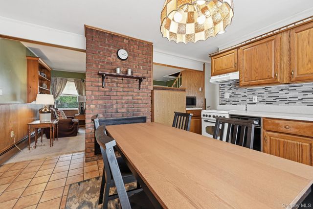 15 Bird Lane, Hicksville, NY 11801