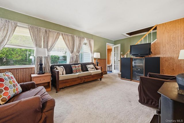 15 Bird Lane, Hicksville, NY 11801