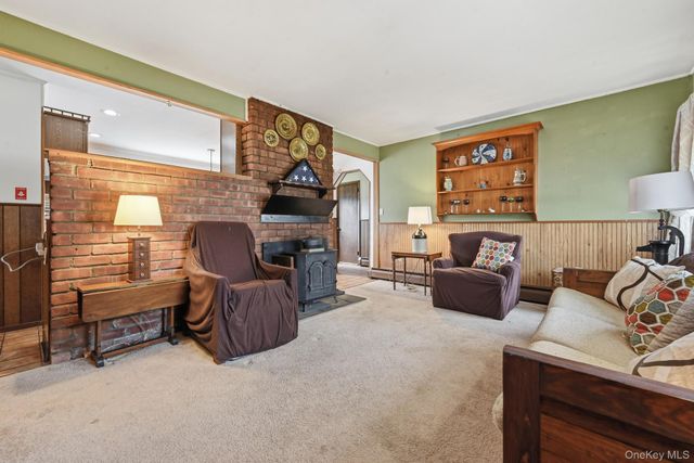 15 Bird Lane, Hicksville, NY 11801