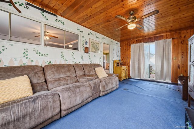 15 Bird Lane, Hicksville, NY 11801