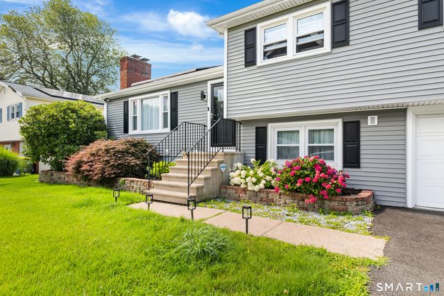 35 Wedgewood Drive, Waterbury, CT 06705