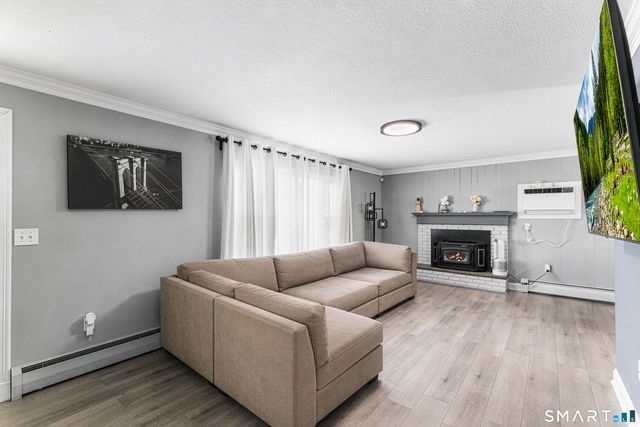 35 Wedgewood Drive, Waterbury, CT 06705