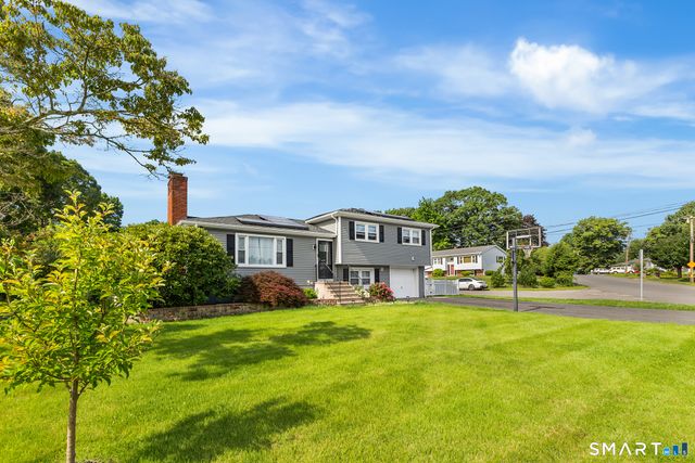35 Wedgewood Drive, Waterbury, CT 06705