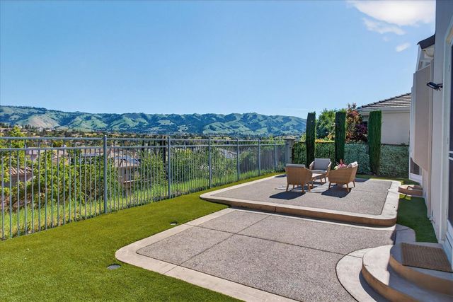 5200 Birkdale Way, San Jose, CA 95138