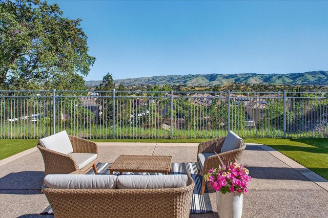 5200 Birkdale Way, San Jose, CA 95138