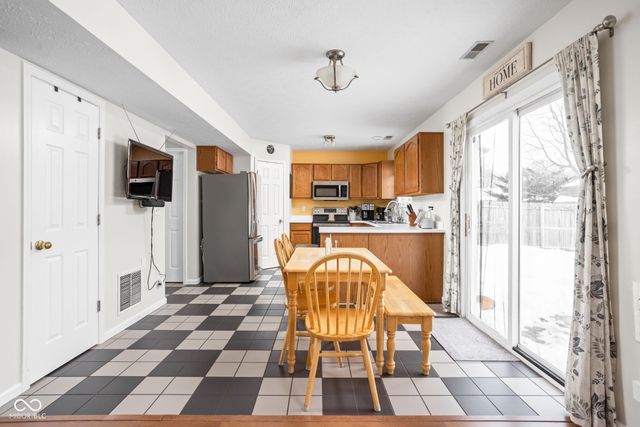 2245 Walnut Ridge Lane, Indianapolis, IN 46234