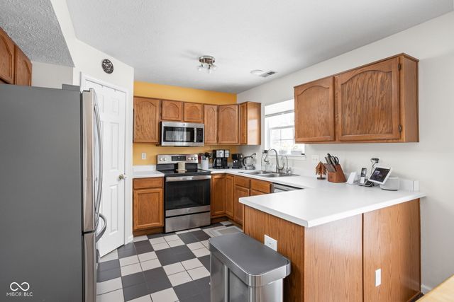 2245 Walnut Ridge Lane, Indianapolis, IN 46234