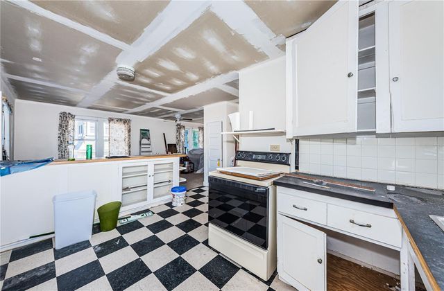 138 10TH AVENUE NE, St Petersburg, FL 33701