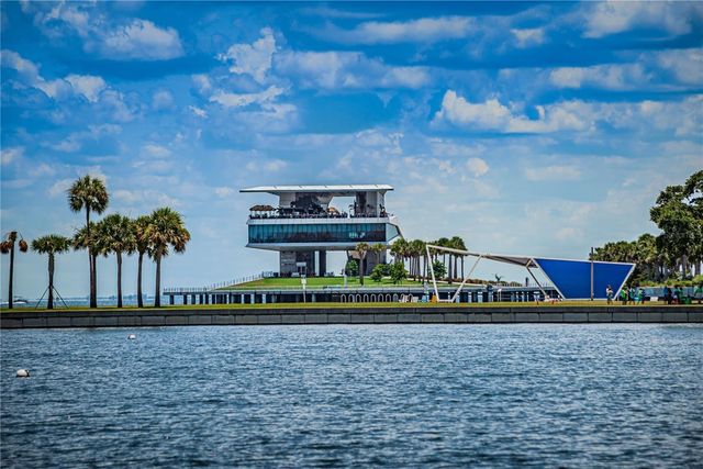 138 10TH AVENUE NE, St Petersburg, FL 33701