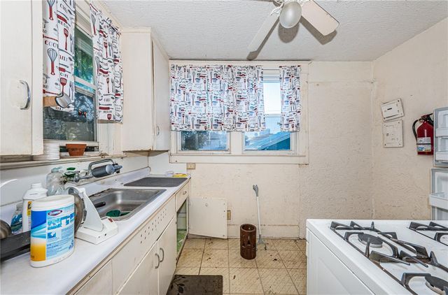 138 10TH AVENUE NE, St Petersburg, FL 33701