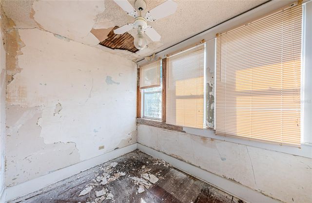 138 10TH AVENUE NE, St Petersburg, FL 33701