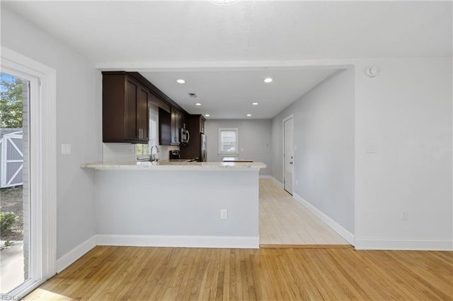 102 Thalia RD, Virginia Beach, VA 23452
