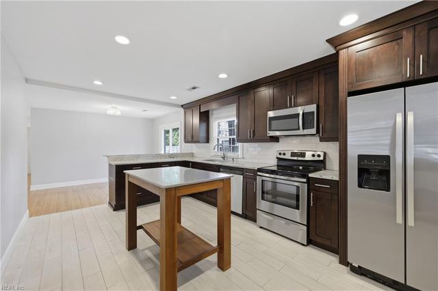 102 Thalia RD, Virginia Beach, VA 23452