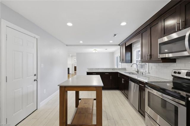102 Thalia RD, Virginia Beach, VA 23452