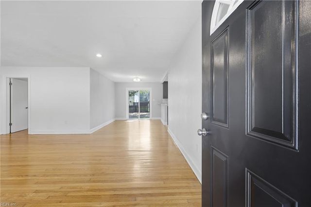 102 Thalia RD, Virginia Beach, VA 23452