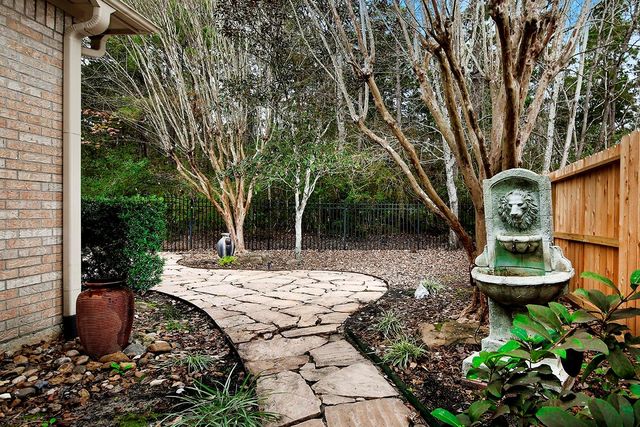 146 E Northcastle Circle, The Woodlands, TX 77384