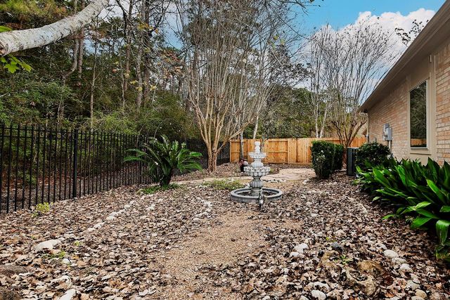 146 E Northcastle Circle, The Woodlands, TX 77384