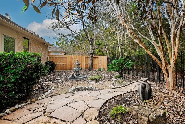 146 E Northcastle Circle, The Woodlands, TX 77384