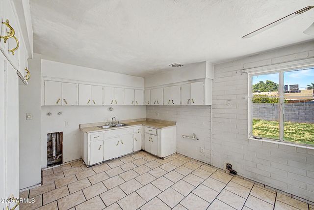 5828 N 63RD Drive, Glendale, AZ 85301