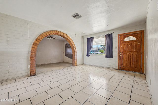 5828 N 63RD Drive, Glendale, AZ 85301