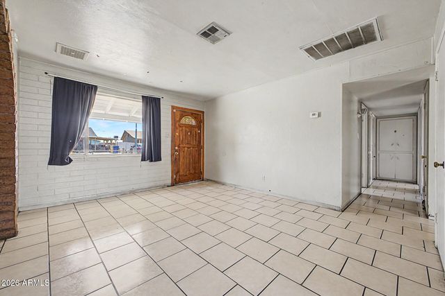5828 N 63RD Drive, Glendale, AZ 85301