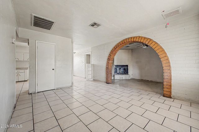 5828 N 63RD Drive, Glendale, AZ 85301