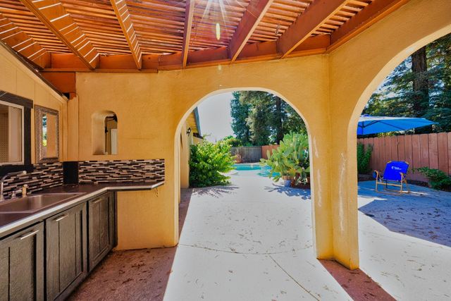 2613 S Surrey Ave, Modesto, CA 95355