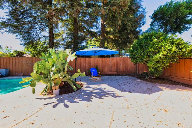 2613 S Surrey Ave, Modesto, CA 95355