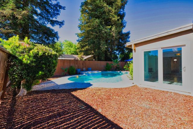 2613 S Surrey Ave, Modesto, CA 95355