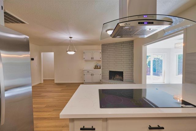 2613 S Surrey Ave, Modesto, CA 95355