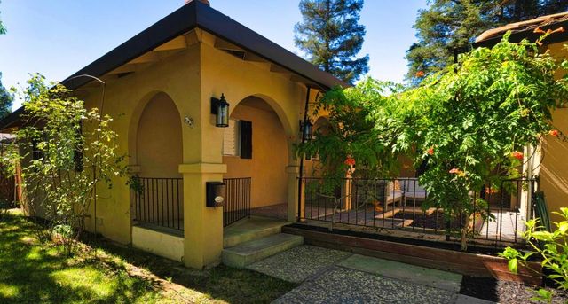 2613 S Surrey Ave, Modesto, CA 95355