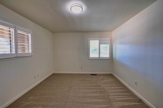 2613 S Surrey Ave, Modesto, CA 95355