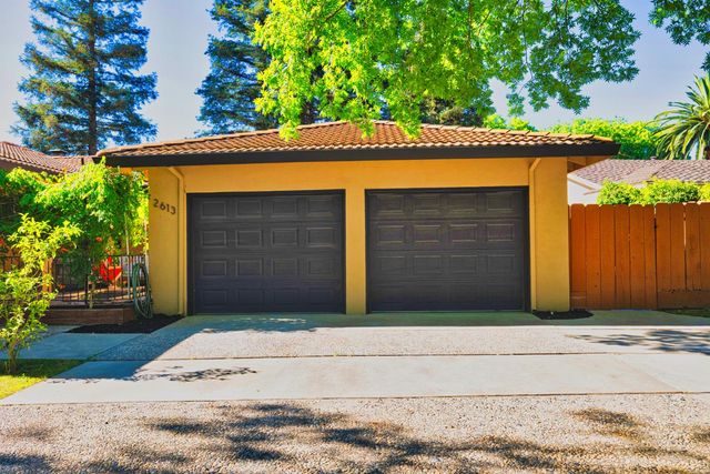2613 S Surrey Ave, Modesto, CA 95355