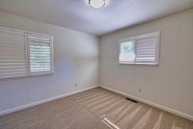 2613 S Surrey Ave, Modesto, CA 95355