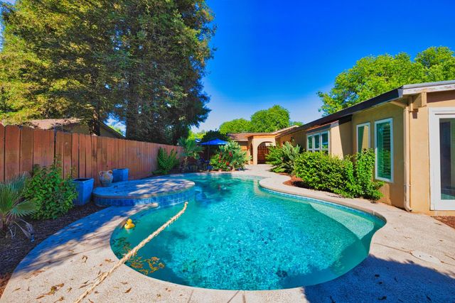 2613 S Surrey Ave, Modesto, CA 95355