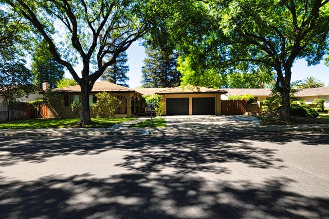 2613 S Surrey Ave, Modesto, CA 95355