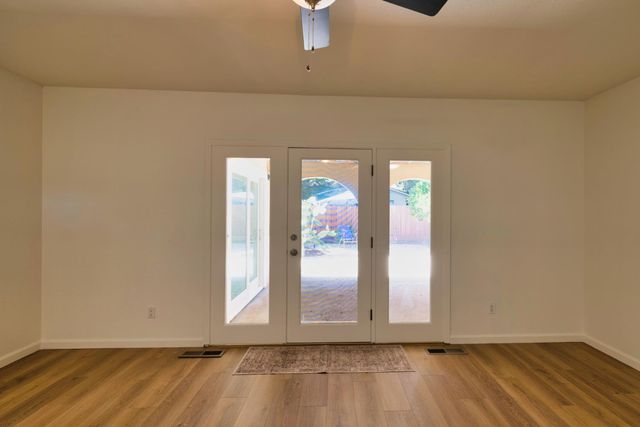 2613 S Surrey Ave, Modesto, CA 95355