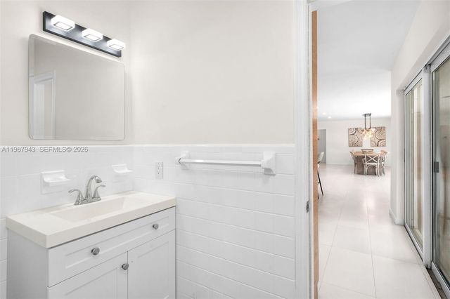 1525 Diplomat Parkway, Hollywood, FL 33019