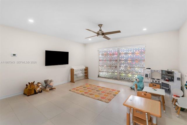 1525 Diplomat Parkway, Hollywood, FL 33019