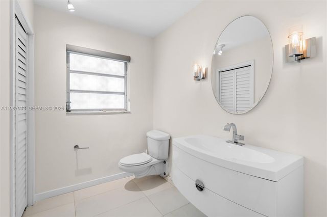 1525 Diplomat Parkway, Hollywood, FL 33019