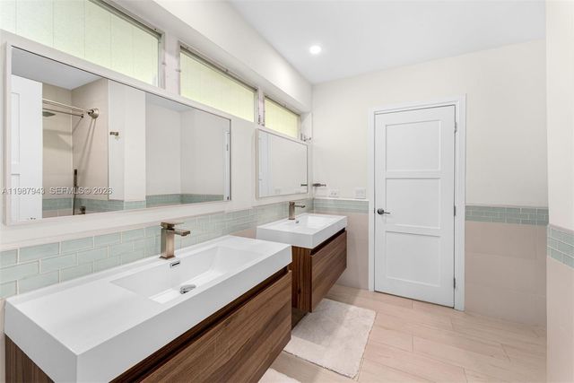 1525 Diplomat Parkway, Hollywood, FL 33019