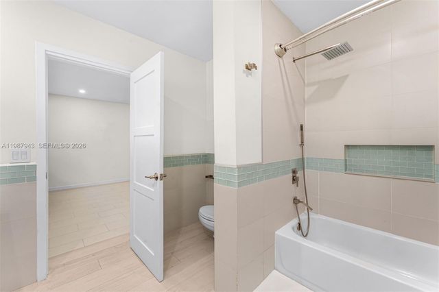 1525 Diplomat Parkway, Hollywood, FL 33019