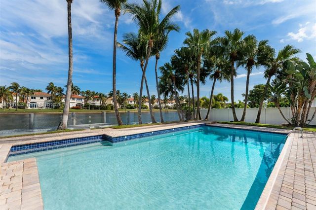 1525 Diplomat Parkway, Hollywood, FL 33019